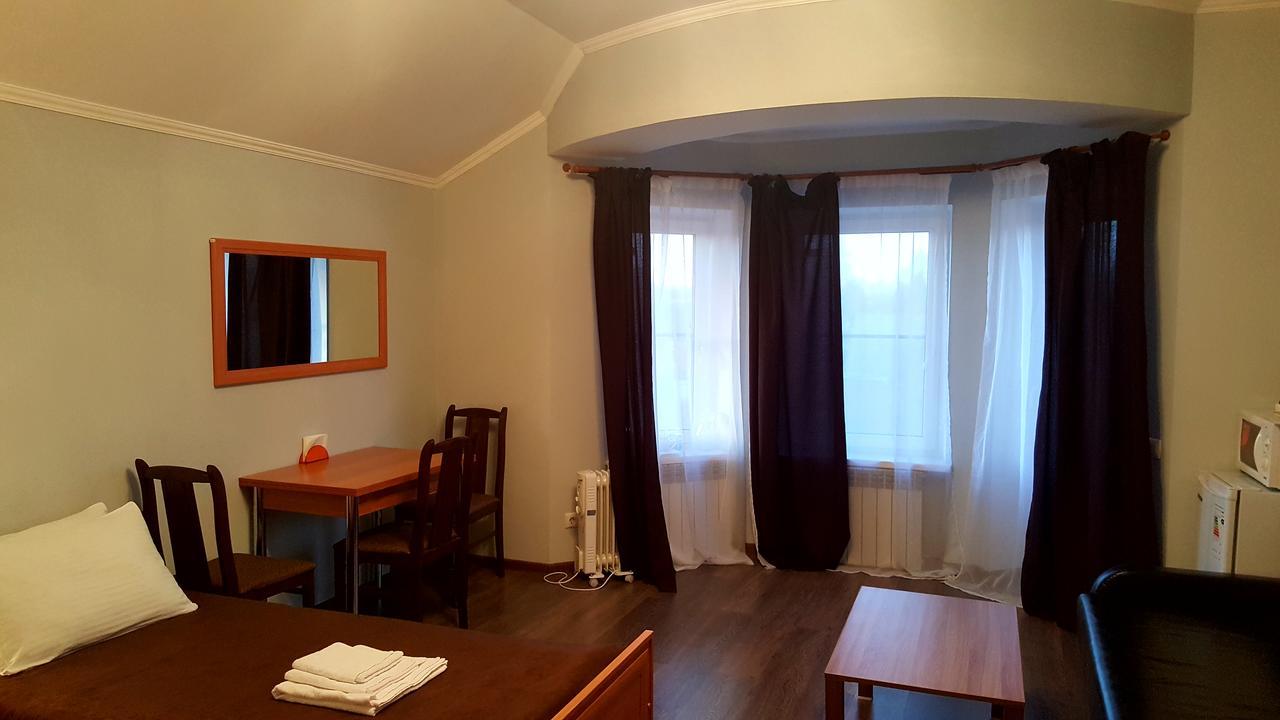 Mini Hotel Universitetskaya Pietrodworec Zewnętrze zdjęcie